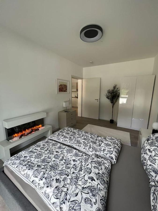 Luxurioeses Apartment,Neubau, 4 Personen, Parkplatz, Griechischer Stil ボーフム エクステリア 写真