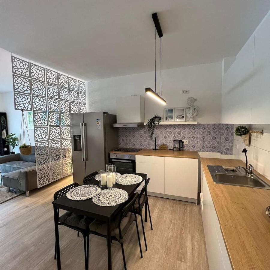 Luxurioeses Apartment,Neubau, 4 Personen, Parkplatz, Griechischer Stil ボーフム エクステリア 写真