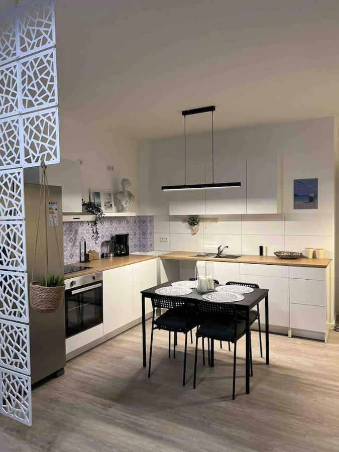 Luxurioeses Apartment,Neubau, 4 Personen, Parkplatz, Griechischer Stil ボーフム エクステリア 写真